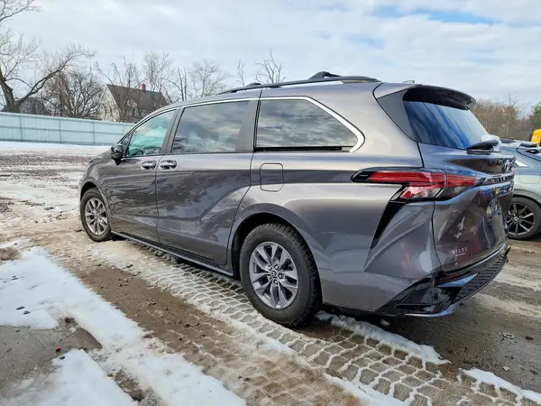 5TDXRKEC8NS117526 2022 TOYOTA SIENNA - Image 2