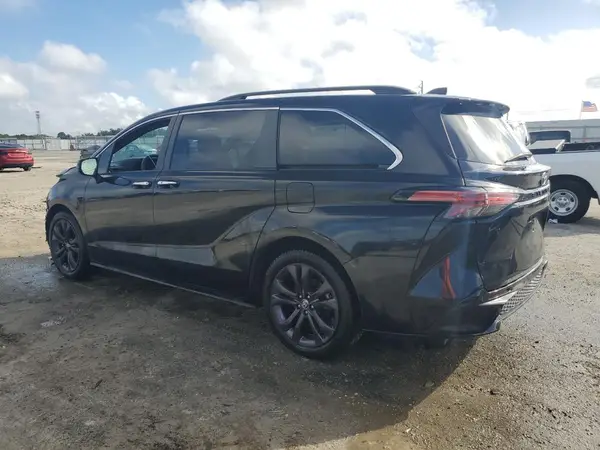 5TDXRKEC8NS124833 2022 TOYOTA SIENNA - Image 2