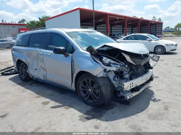 5TDXRKEC8PS154367 2023 TOYOTA SIENNA - Image 1
