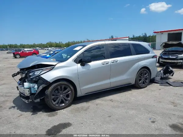 5TDXRKEC8PS154367 2023 TOYOTA SIENNA - Image 2