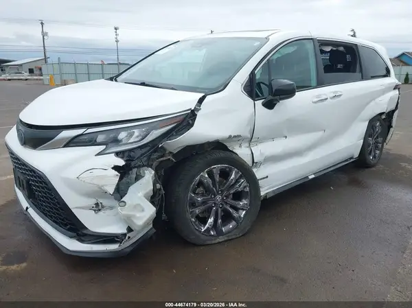 5TDXRKEC9MS037926 2021 TOYOTA SIENNA - Image 2