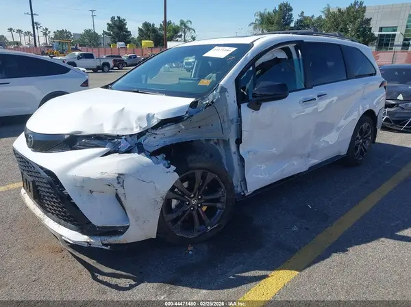 5TDXRKEC9TS297239 2026 TOYOTA SIENNA - Image 2