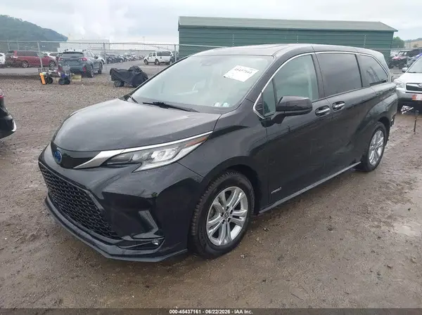 5TDXSKFC0MS002372 2021 TOYOTA SIENNA - Image 2