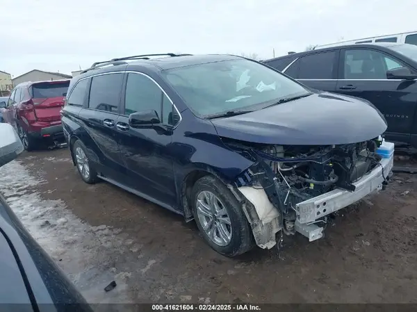 5TDXSKFC0NS071130 2022 TOYOTA SIENNA - Image 1