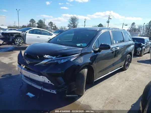 5TDXSKFC1RS138680 2024 TOYOTA SIENNA - Image 2