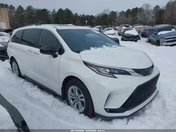 5TDXSKFC4NS059241 2022 TOYOTA SIENNA - Image 1
