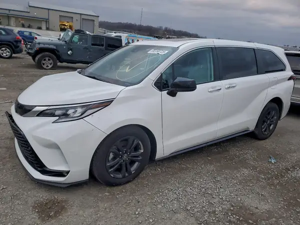 5TDXSKFC4RS109996 2024 TOYOTA SIENNA - Image 1