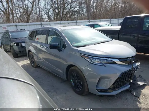 5TDXSKFC4RS145137 2024 TOYOTA SIENNA - Image 1