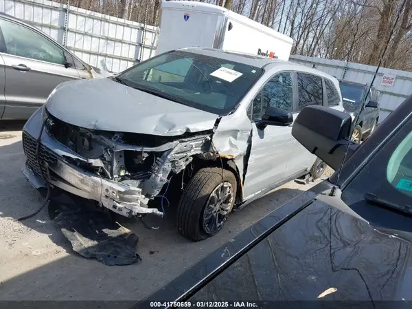 5TDXSKFC4RS145137 2024 TOYOTA SIENNA - Image 2