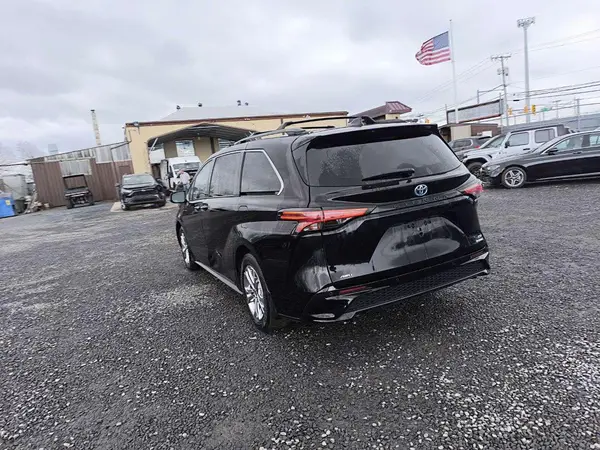 5TDXSKFC5NS069826 2022 TOYOTA SIENNA - Image 2
