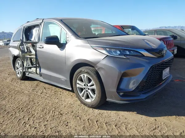 5TDXSKFC6MS033982 2021 TOYOTA SIENNA - Image 1