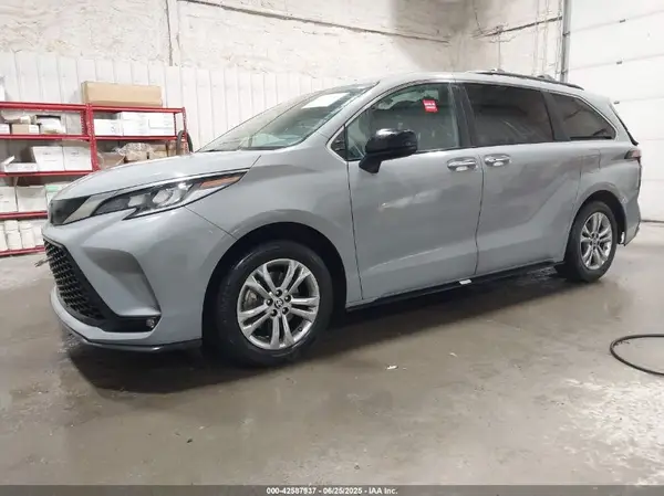 5TDXSKFC6PS078280 2023 TOYOTA SIENNA - Image 2