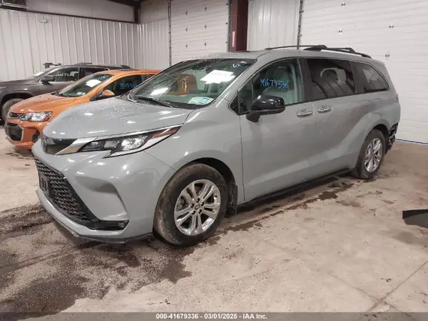 5TDXSKFC6PS085066 2023 TOYOTA SIENNA - Image 2