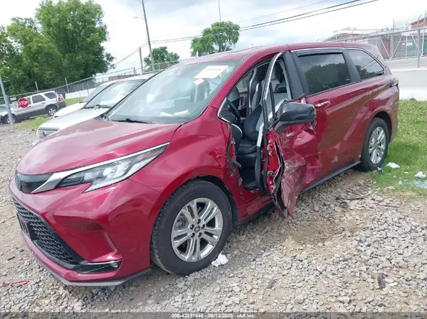 5TDXSKFC7MS006760 2021 TOYOTA SIENNA - Image 2