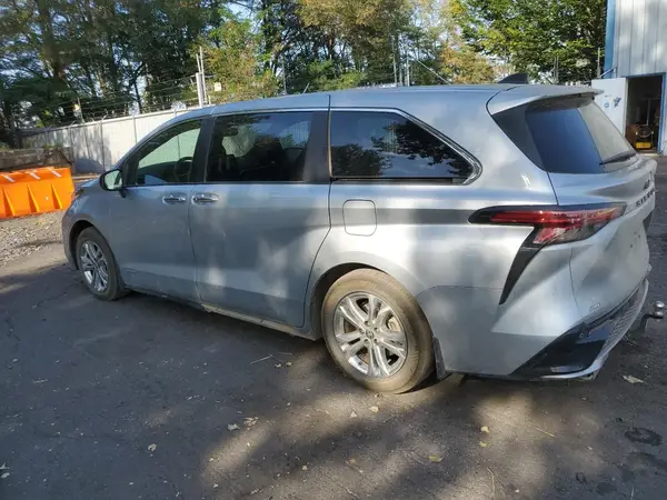 5TDXSKFC7MS007827 2021 TOYOTA SIENNA - Image 2