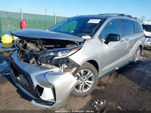 5TDXSKFC7MS027124 2021 TOYOTA SIENNA - Image 2