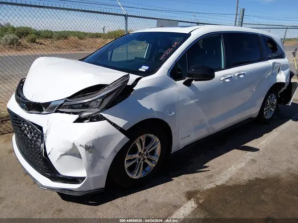 5TDXSKFC8MS002829 2021 TOYOTA SIENNA - Image 2