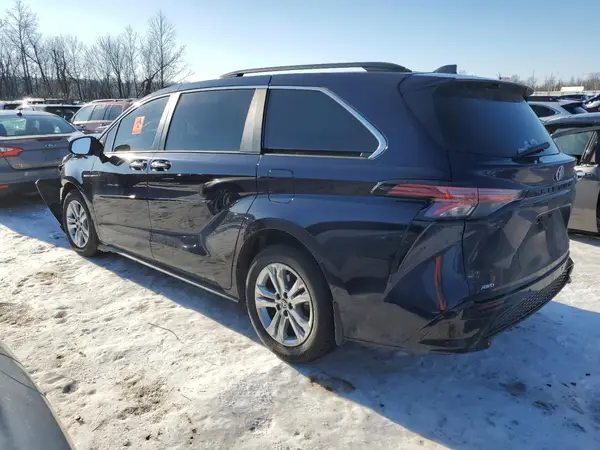 5TDXSKFC8NS071490 2022 TOYOTA SIENNA - Image 2