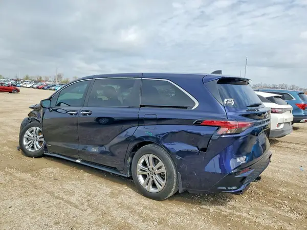 5TDXSKFC9MS005318 2021 TOYOTA SIENNA - Image 2