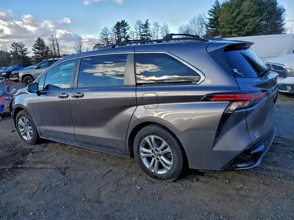 5TDXSKFCXMS033080 2021 TOYOTA SIENNA - Image 2
