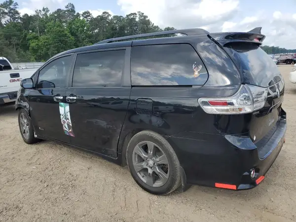 5TDXZ3DC0HS772047 2017 TOYOTA SIENNA - Image 2