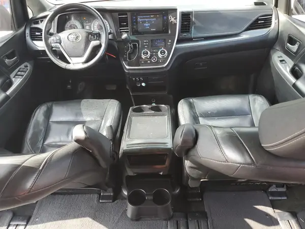 5TDXZ3DC0HS772047 2017 TOYOTA SIENNA - Image 8