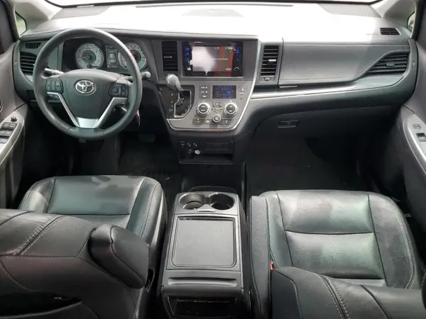5TDXZ3DC0HS782240 2017 TOYOTA SIENNA - Image 8