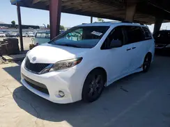 5TDXZ3DC0HS798826 2017 TOYOTA SIENNA