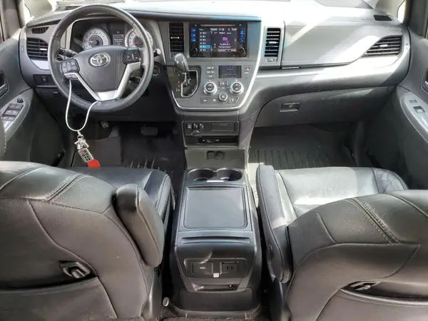 5TDXZ3DC0HS801742 2017 TOYOTA SIENNA - Image 8