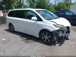 5TDXZ3DC0HS814426 2017 TOYOTA SIENNA