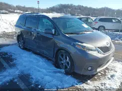 5TDXZ3DC0HS820274 2017 TOYOTA SIENNA