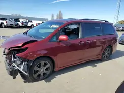 5TDXZ3DC0HS825667 2017 TOYOTA SIENNA