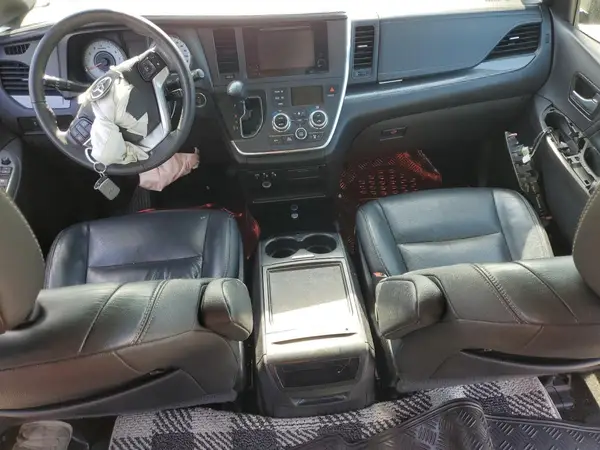 5TDXZ3DC0HS825667 2017 TOYOTA SIENNA - Image 8