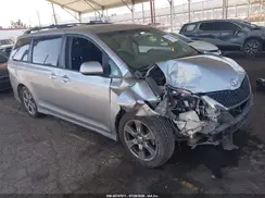 5TDXZ3DC0HS859365 2017 TOYOTA SIENNA