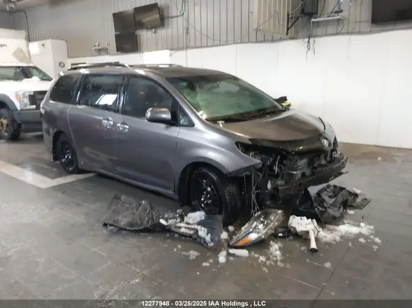 5TDXZ3DC0HS861827 2017 TOYOTA SIENNA - Image 1