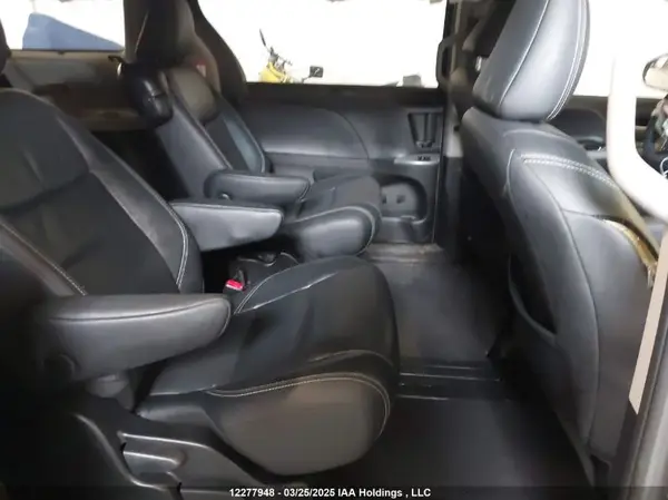 5TDXZ3DC0HS861827 2017 TOYOTA SIENNA - Image 8