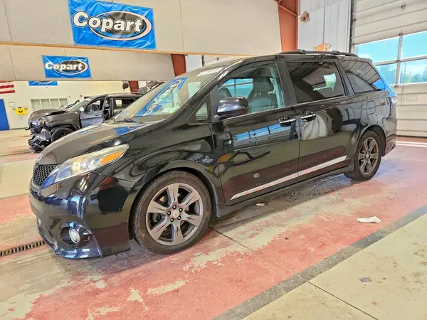5TDXZ3DC0HS866316 2017 TOYOTA SIENNA - Image 1