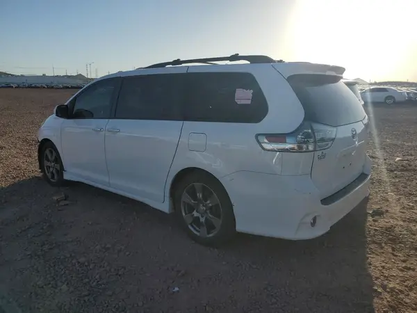 5TDXZ3DC0HS868065 2017 TOYOTA SIENNA - Image 2