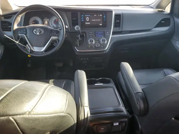 5TDXZ3DC0HS868065 2017 TOYOTA SIENNA - Image 8