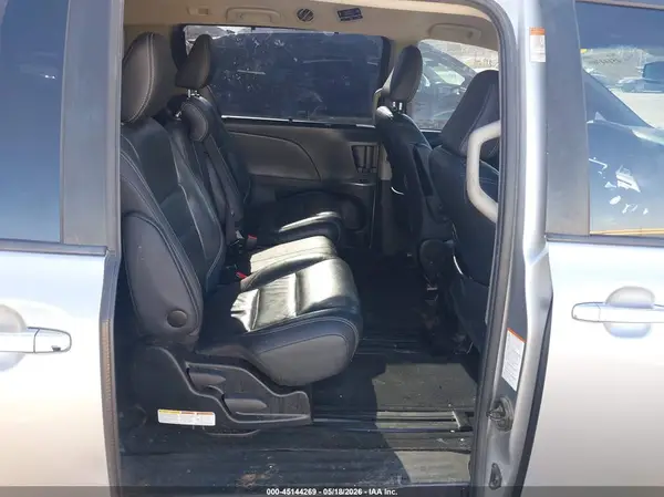 5TDXZ3DC0HS871421 2017 TOYOTA SIENNA - Image 8