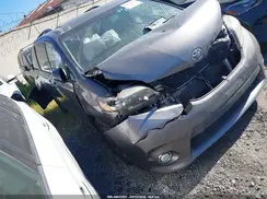 5TDXZ3DC0HS878157 2017 TOYOTA SIENNA