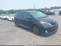 5TDXZ3DC0HS890440 2017 TOYOTA SIENNA