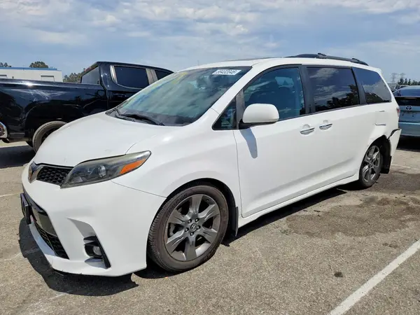 5TDXZ3DC0JS921918 2018 TOYOTA SIENNA - Image 1