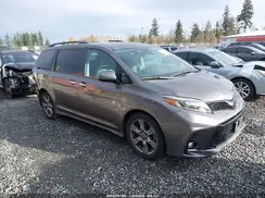 5TDXZ3DC0JS924642 2018 TOYOTA SIENNA