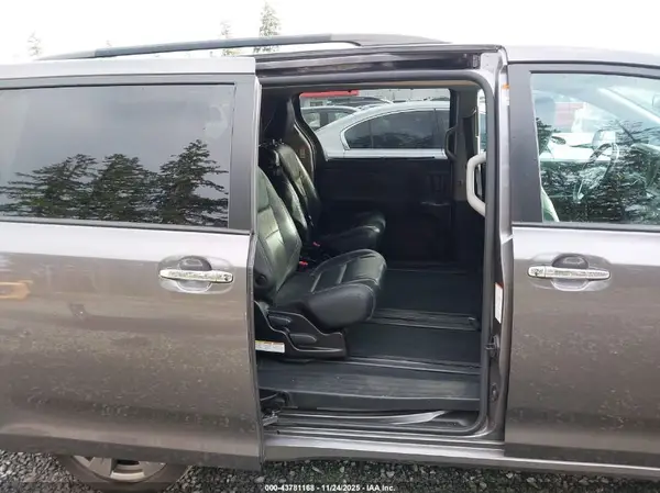 5TDXZ3DC0JS924642 2018 TOYOTA SIENNA - Image 8
