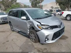 5TDXZ3DC0JS927203 2018 TOYOTA SIENNA