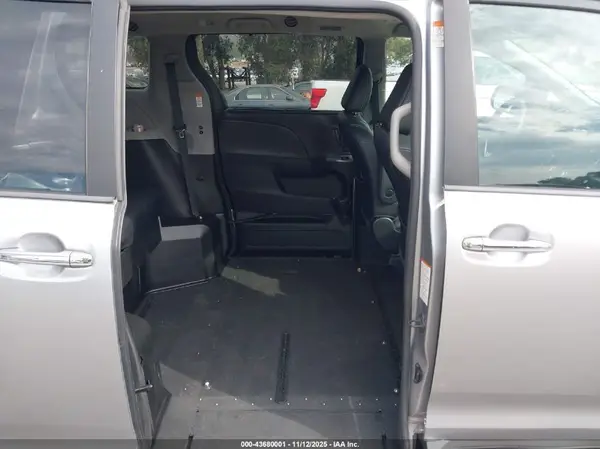 5TDXZ3DC0JS927203 2018 TOYOTA SIENNA - Image 8