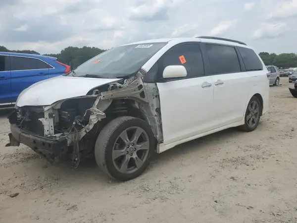 5TDXZ3DC0JS930571 2018 TOYOTA SIENNA - Image 1