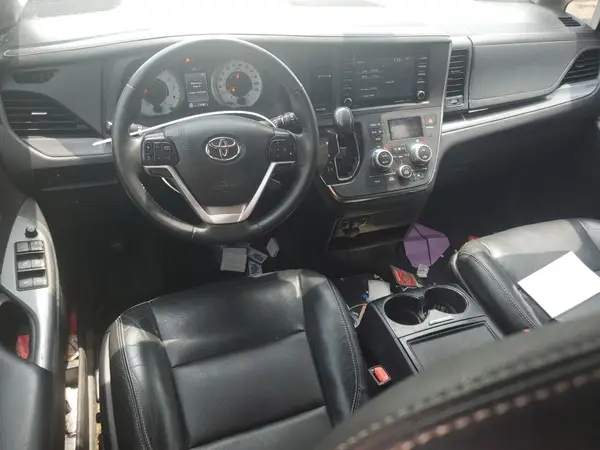 5TDXZ3DC0JS930571 2018 TOYOTA SIENNA - Image 8