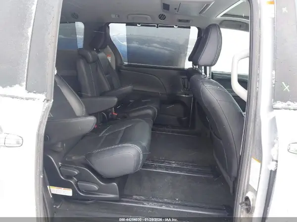 5TDXZ3DC0JS941005 2018 TOYOTA SIENNA - Image 8
